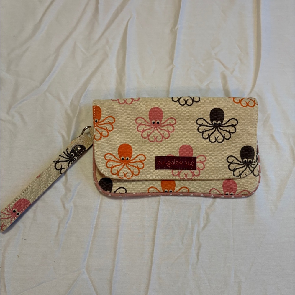 Octopus Bungalow 360 Wristlet